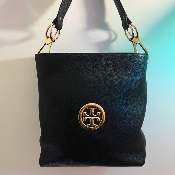 Tory Burch Handbags - Beautiful Tory Burch Shoulder Bag